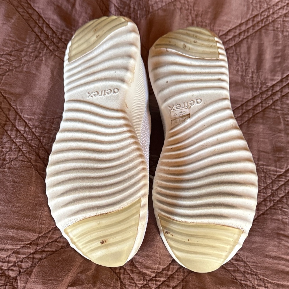 Aetrex Women's White Sneakers - Carly Arch Support Sneaker - Picture 3 of 4